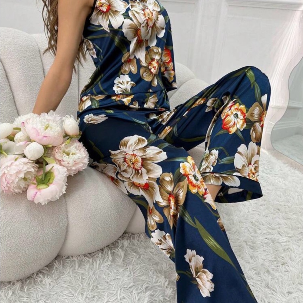 SHEIN Dark Blue Floral Print Pajama Set
